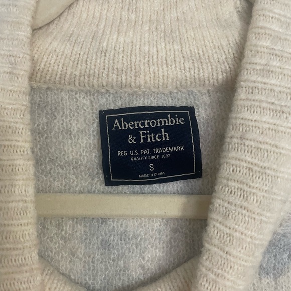 Abercrombie & Fitch Leopard Print Sweater - Picture 4 of 6